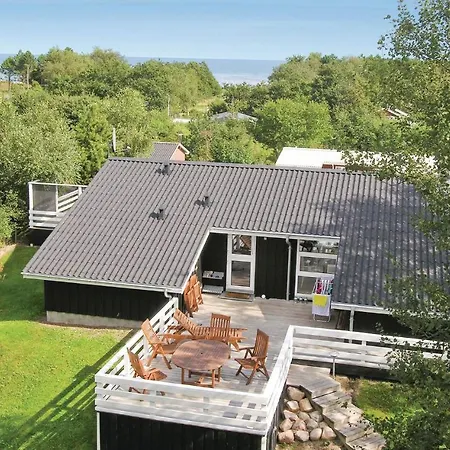 Three-bedroom Holiday In * Hadsund