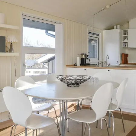 Three-bedroom Holiday In * Hadsund